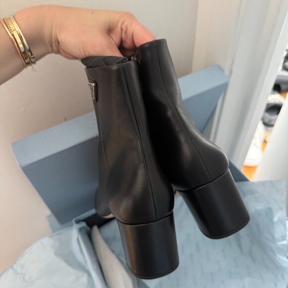 NWT Prada Ankle Boots Black Leather Block Heels Pointed Toe Zip Closure Sz 35 - Picture 8 of 10